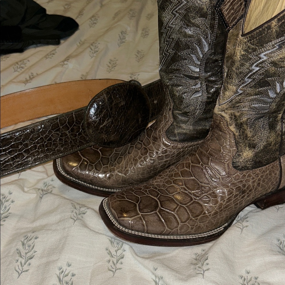 Brown Embossed Leather Western Cowboy Boots - Picture 4 of 4